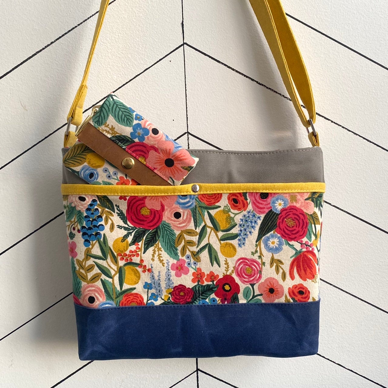 Luisa Crossbody Garden Rosa design handmade